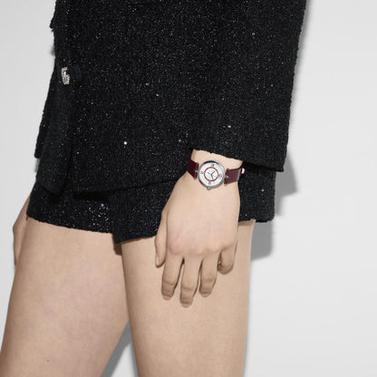Gucci's Model 2000 with Silver-white Dial