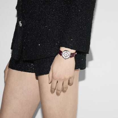 Gucci's Model 2000 with Silver-white Dial