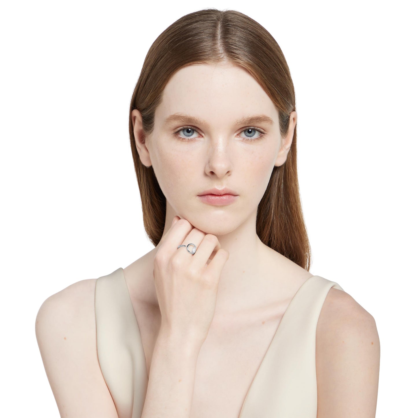 Gucci's 18K White Gold Horsebit Ring