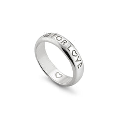 Gucci's Silver Blind for Love Ring
