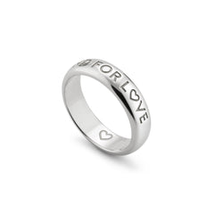 Gucci's Silver Blind for Love Ring