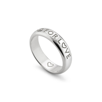 Gucci's Silver Blind for Love Ring